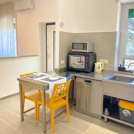 K-fofo - Steps From Station, & Town Center Apartment