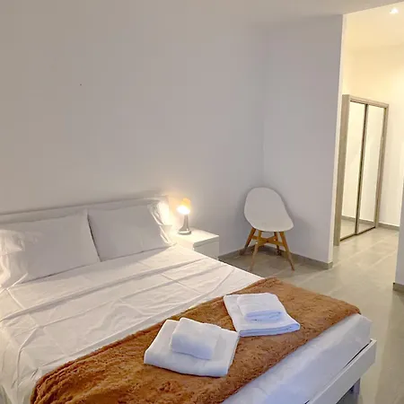 K-fofo - Steps From Station, & Town Center Apartment Anzio